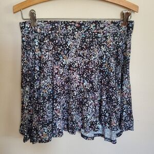 Skater mini skirt Medium black with tiny floral print